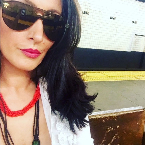 Meet your Posher, Nora - Picture 2 of 5